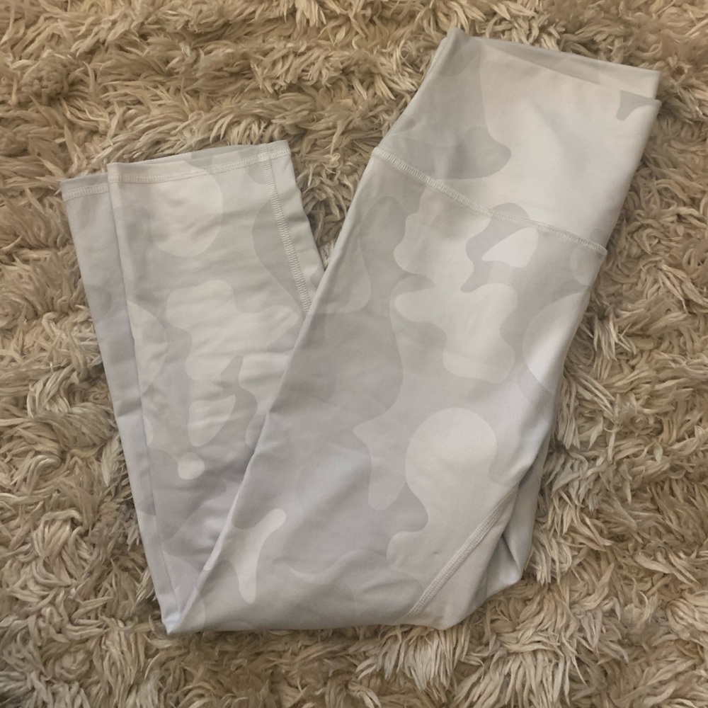 Alo yoga white camo leggings
